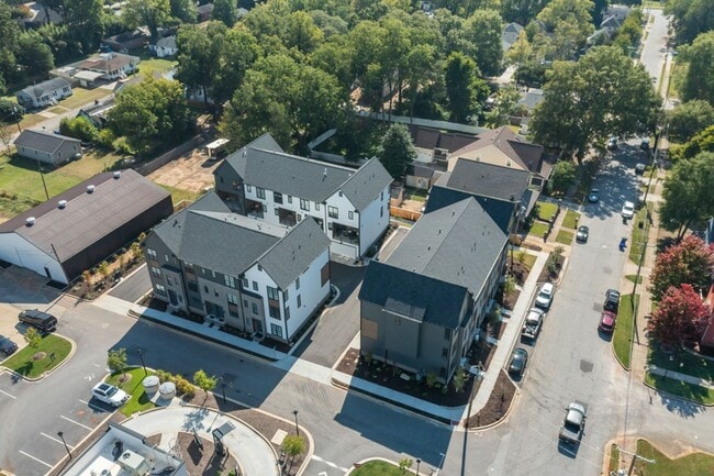 Building Photo - 2 BR 2.5 BA- Downtown Greenville Townhome- FOR RENT