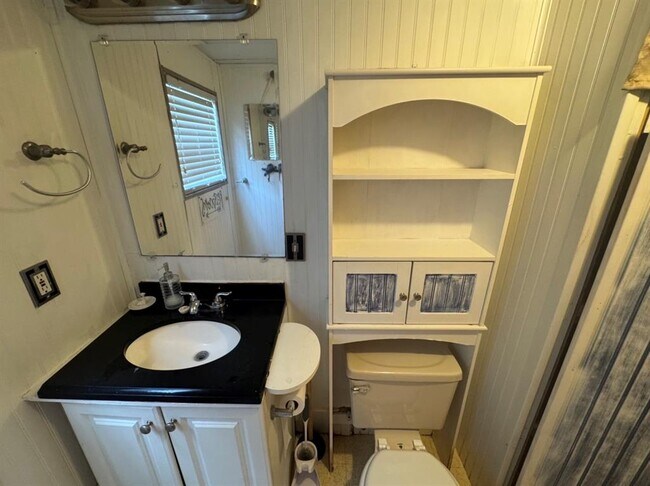 Building Photo - 301 Whitetail Ln