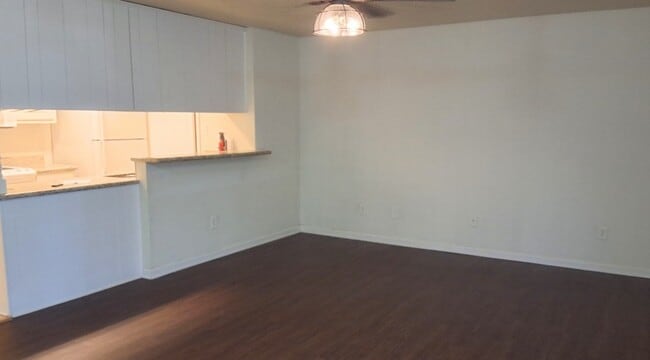 Building Photo - 629 W Ridge Dr