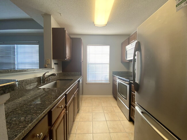 Building Photo - Updated One Bedroom Condo In The Reserve a...