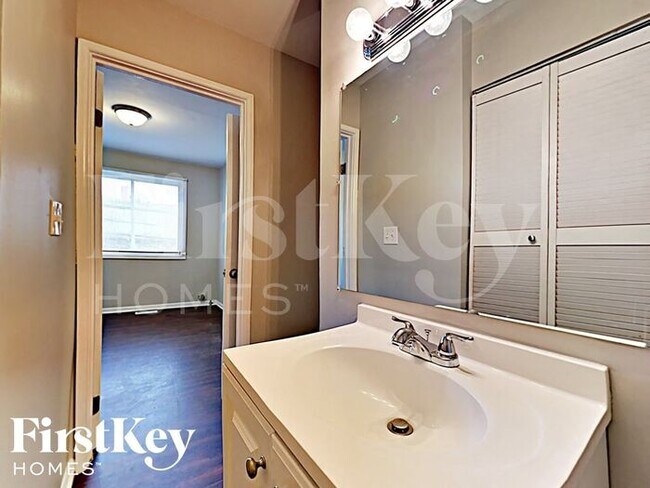 Building Photo - 1019 Century Ln