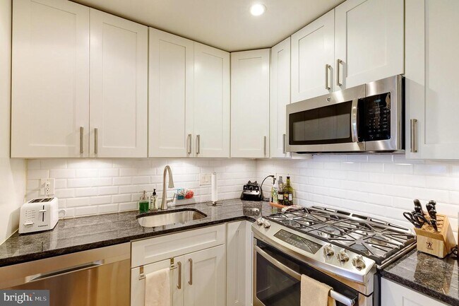 Building Photo - 1514 Newton St NW