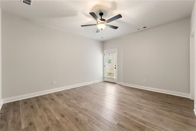 Building Photo - 114 Stonehouse Dr