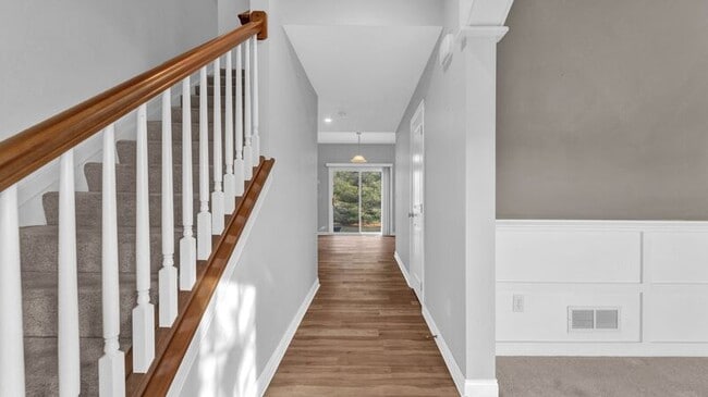 Building Photo - 6294 New Albany Rd W