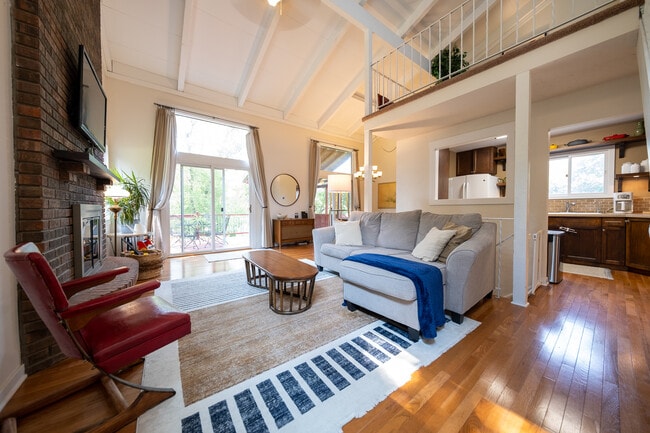 Building Photo - 3477 Pilgrim Ln N