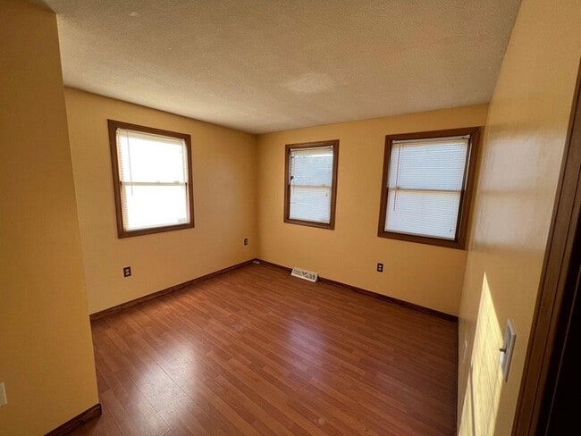 Building Photo - 161 Starling Rd