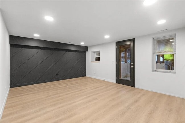 Building Photo - 927 N Mozart St