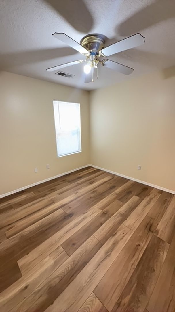 Building Photo - Discover this 3-bedroom, 2-bath home in northwest Albuquerque