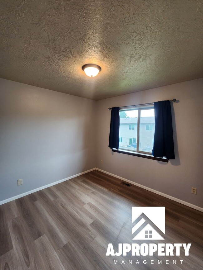 Building Photo - 6521 W Amber St