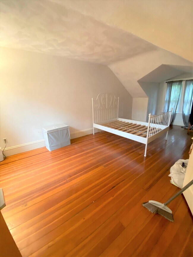 Building Photo - 9 Everett St