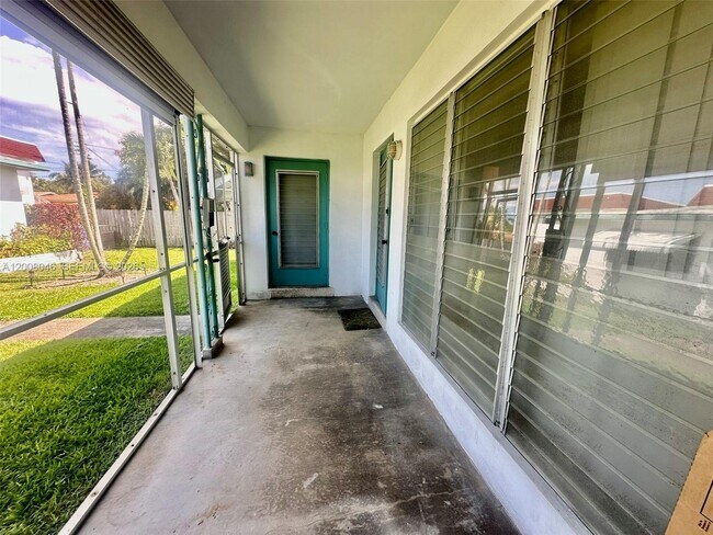 Building Photo - 1520 Garfield St