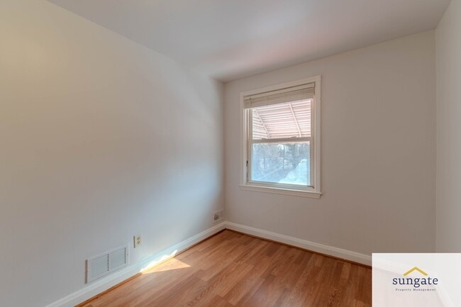 Building Photo - 751 Yale Ave