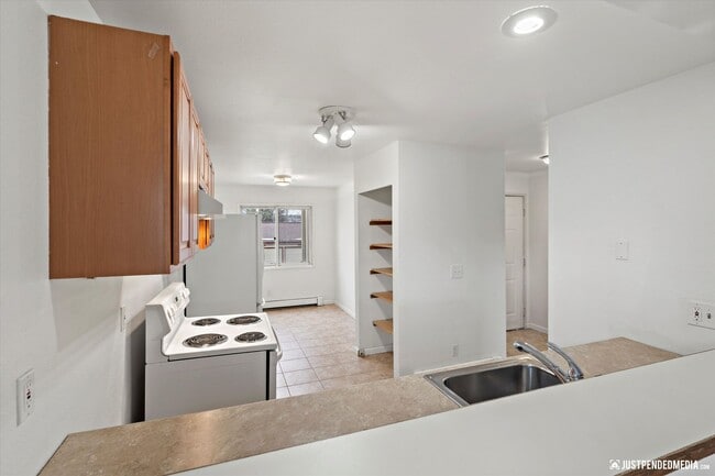 Building Photo - 2 Bed/ 2 Bath / Garage - Anchorage Condo!