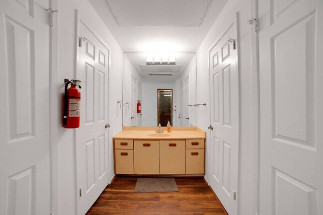 Building Photo - 1 Crystal Springs Ct