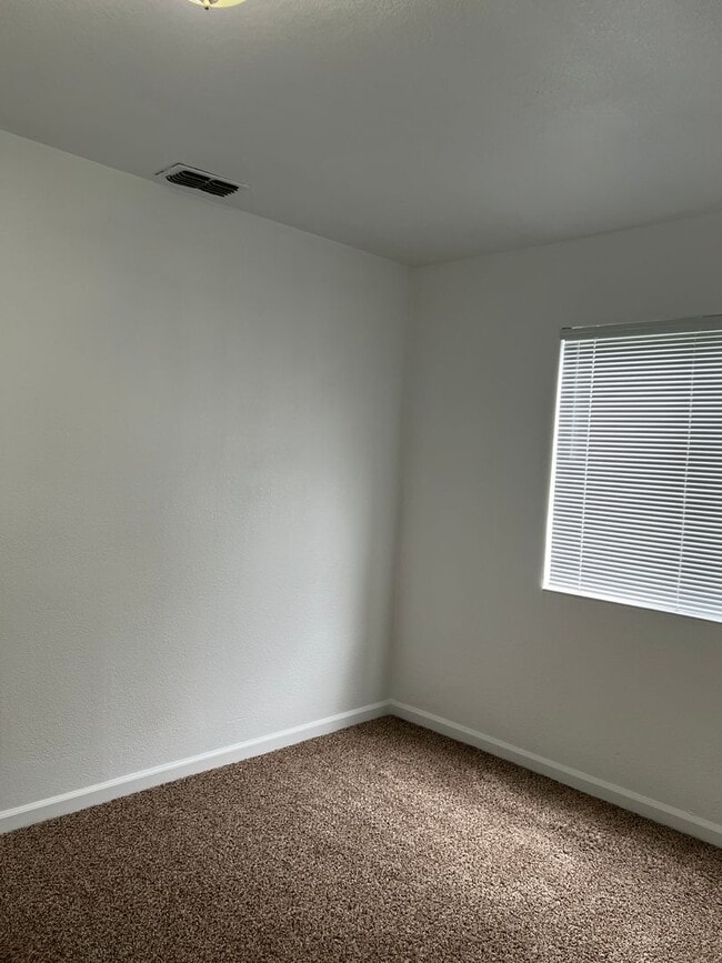 Building Photo - Available now! El Camino & Colfax - 2 bedr...