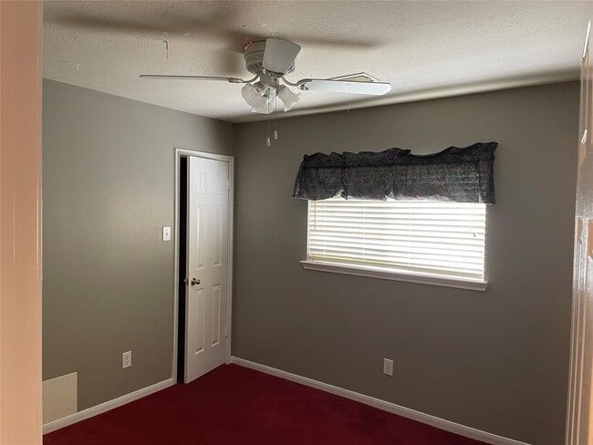 Building Photo - 2922 Russett Pl W