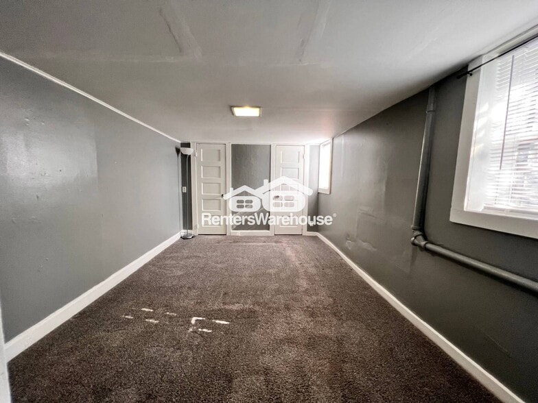 Building Photo - 732 19th St