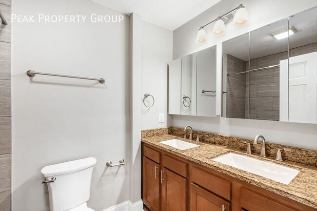 Building Photo - 77 E 7th Ave