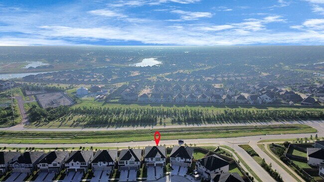 Building Photo - 5535 Holly Hvn Ct