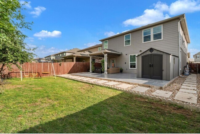 Building Photo - 520 Ayinger Ln