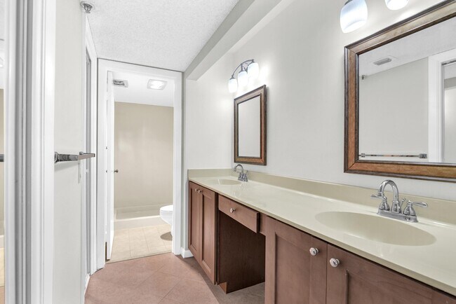 Building Photo - 6620 Boca Del Mar Dr