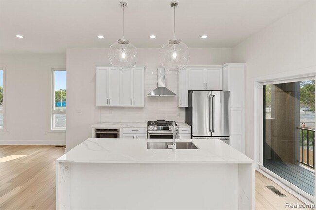 Building Photo - 2037 11th St