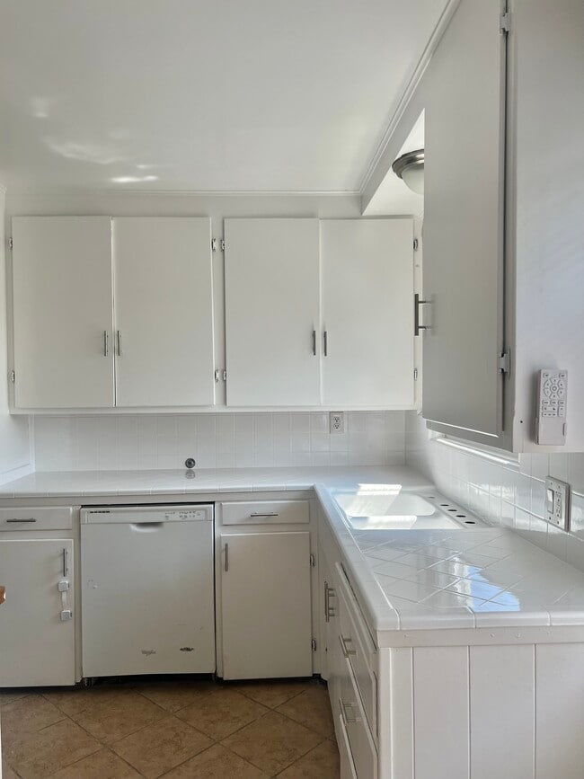 Building Photo - 5818 Pickering Ave
