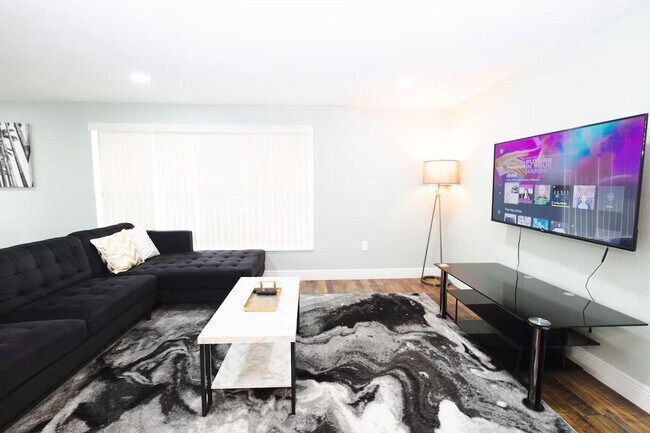 Building Photo - 3007 E 21st Ave