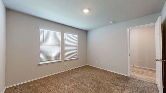 Building Photo - 8605 Cantera Rdg Rd