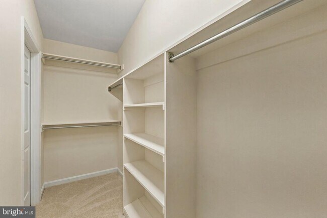 Building Photo - 7937 Valleyfield Dr