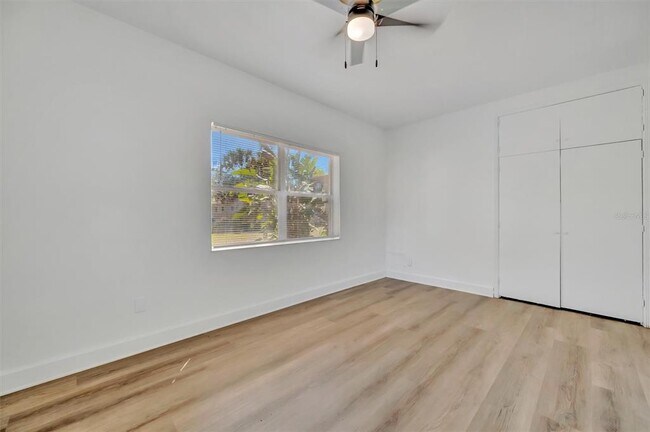 Building Photo - 6348 7th Ave N