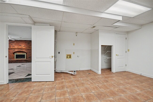 Building Photo - 102 Lexington Ln