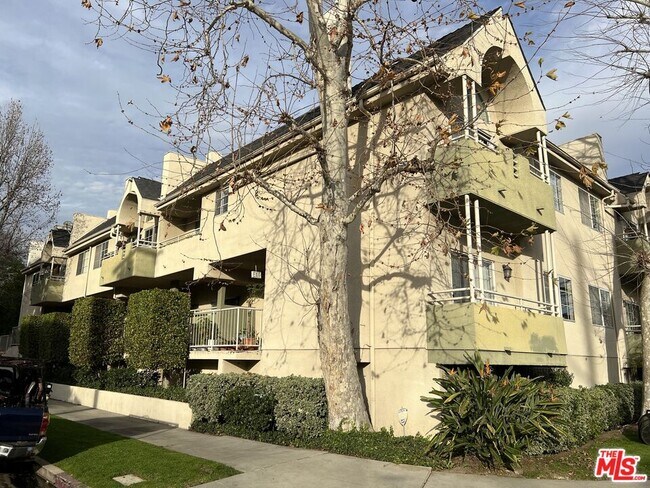 Primary Photo - 11485 Moorpark St