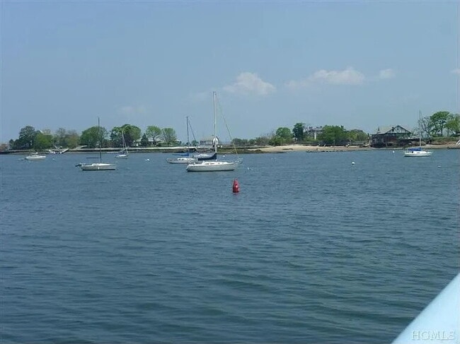 Building Photo - 100 Pelham Rd