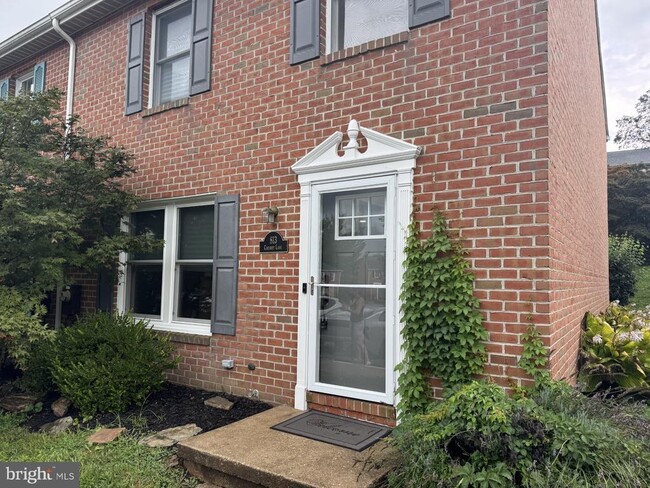 Building Photo - 813 Chesney Ln