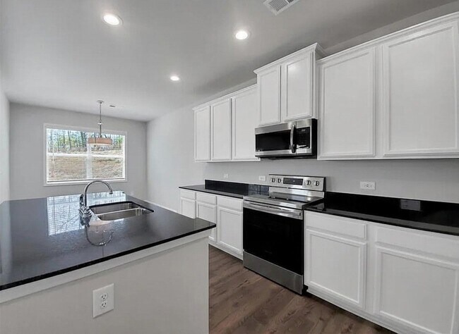Building Photo - 511 Baycraft Ln