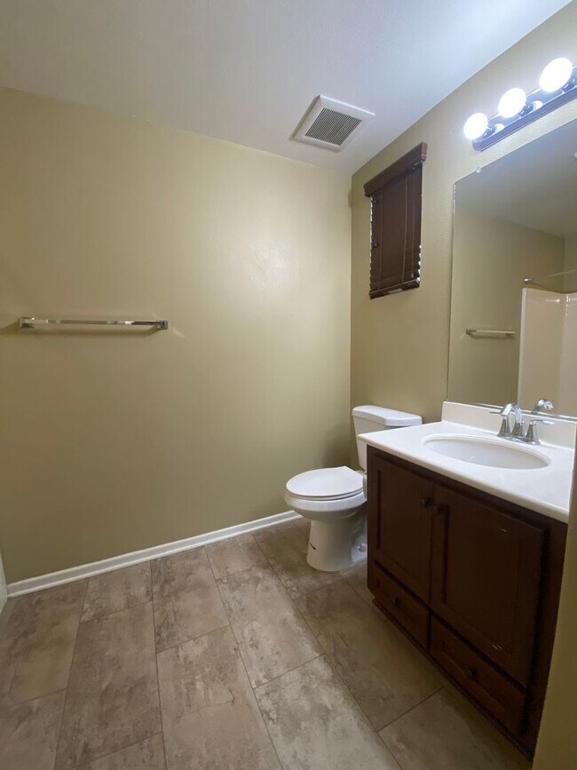 Building Photo - Victoria Gardens Three Bedroom Condo