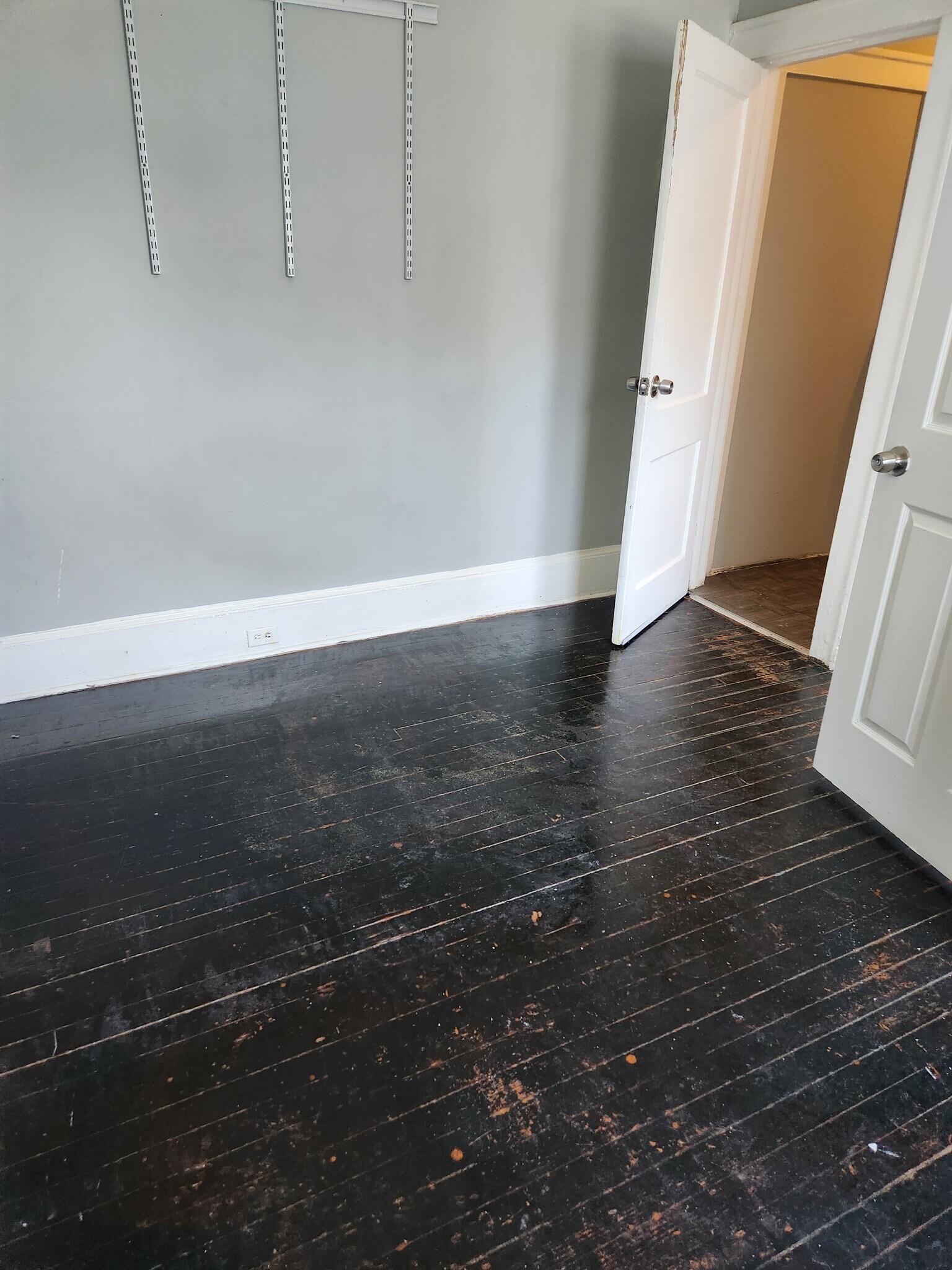 Main roome available for rent - 575 Stuyvesant Ave