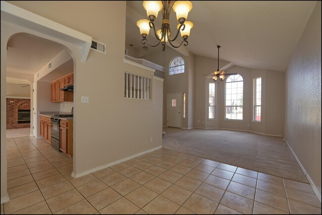 Building Photo - 7456 Luz De Lumbre Ave