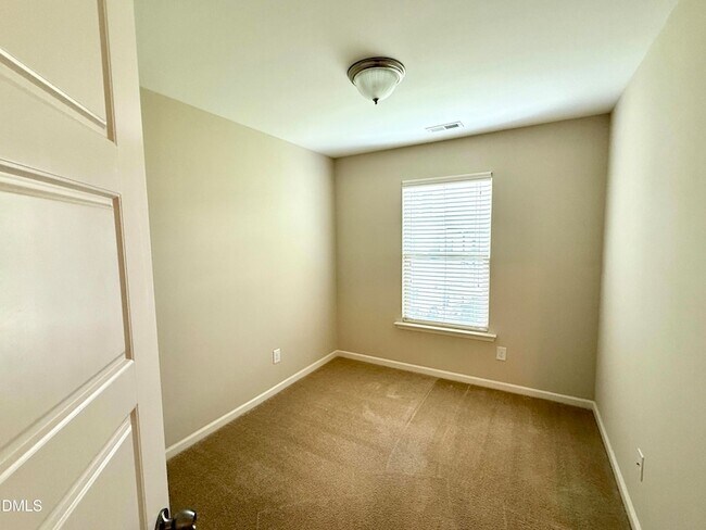 Building Photo - 1008 Midtowne Way
