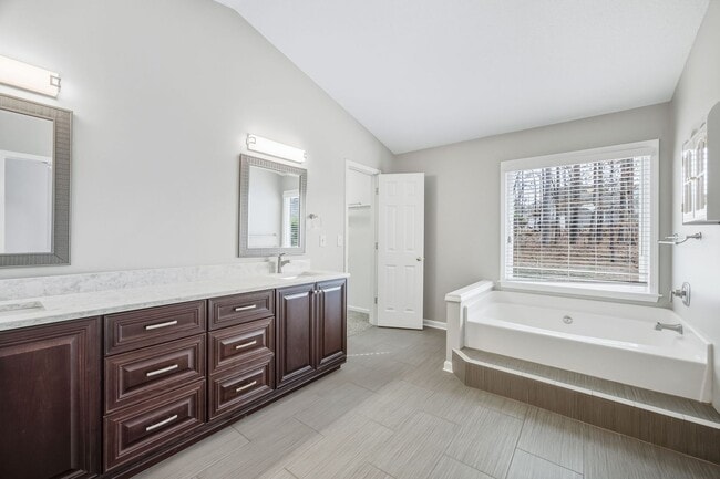 Building Photo - Spectacular John's Creek Traditional