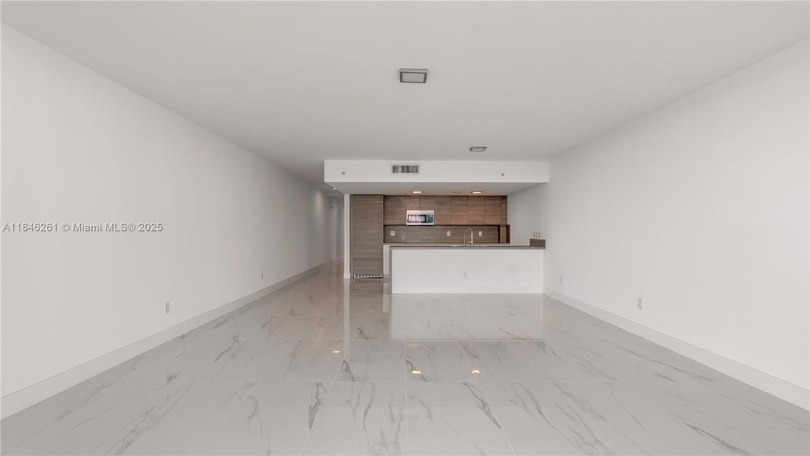 Building Photo - 400 Sunny Isles Blvd