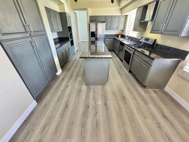 Building Photo - GORGEOUS 2 STORY SPACIOUS 4 BEDROOM HOUSE ...