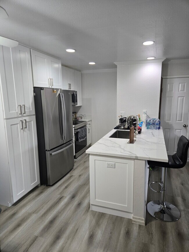 Building Photo - 9229 Village Glen Dr