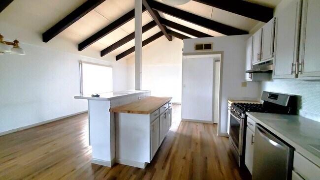 Kitchen bay - 250 W 8th St