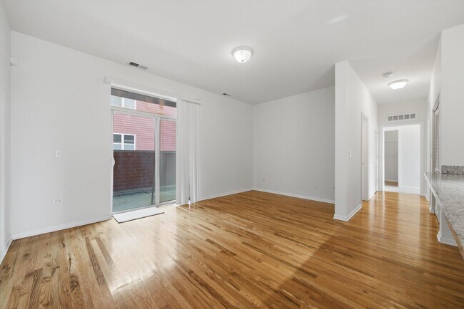 Building Photo - 318 E 25th St
