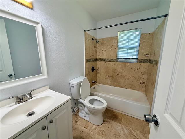 Building Photo - 1109 Leyenda Dr
