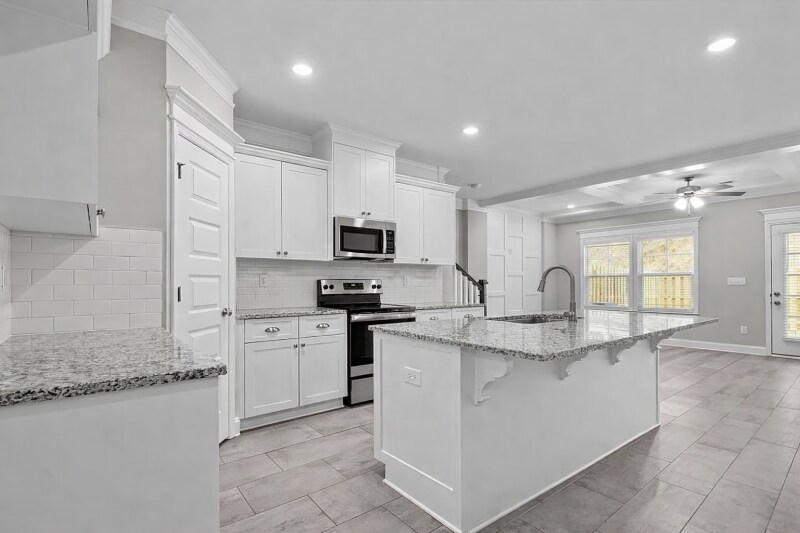 Building Photo - 1080 Linsmore Ave