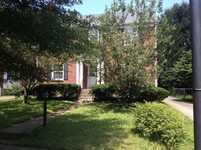 Building Photo - 2229 Tyler Ln