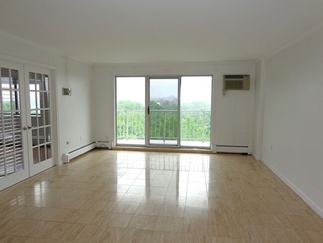 Building Photo - 151 Coolidge Ave